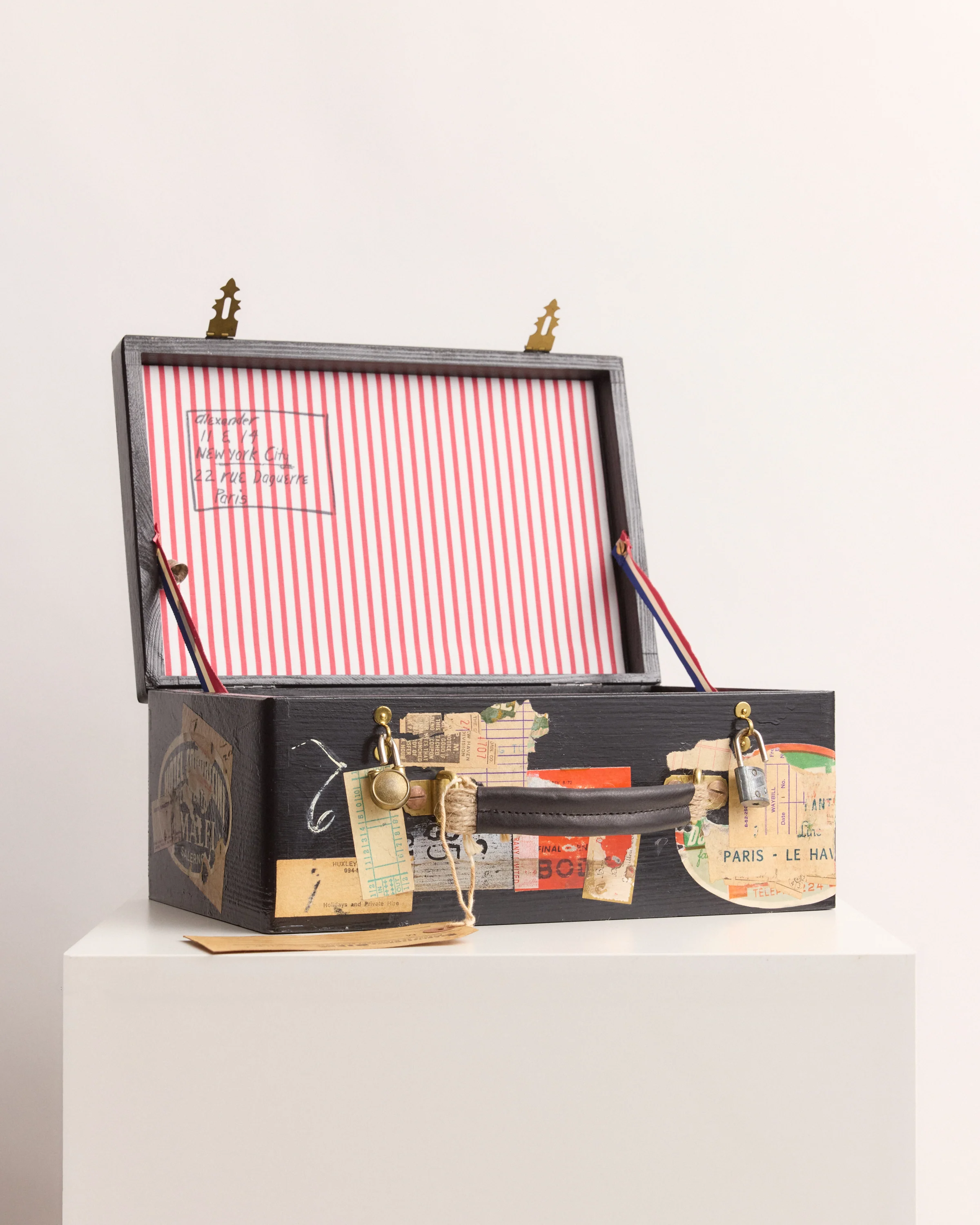 Calder Suitcase Box - Image 5
