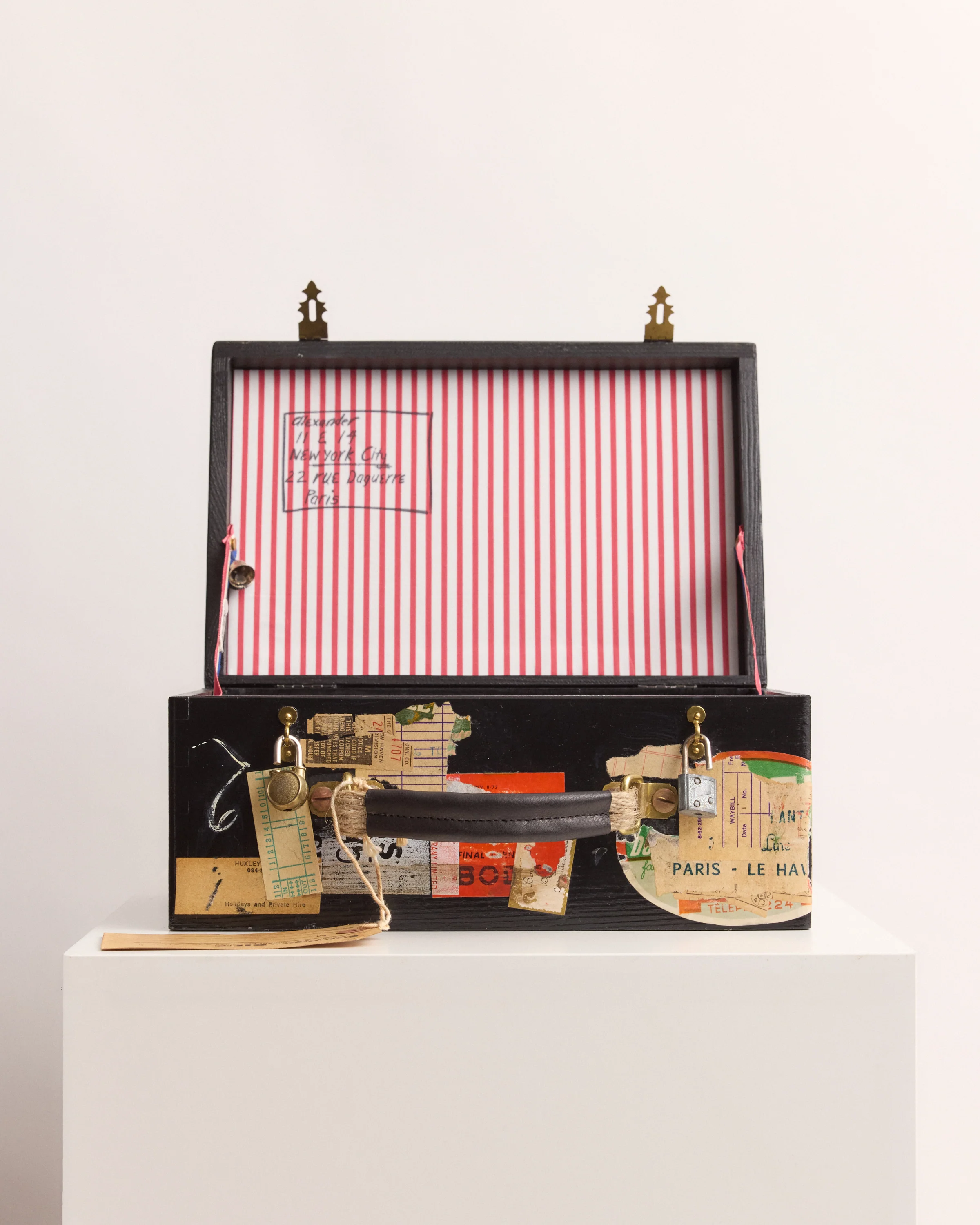 Calder Suitcase Box - Image 6