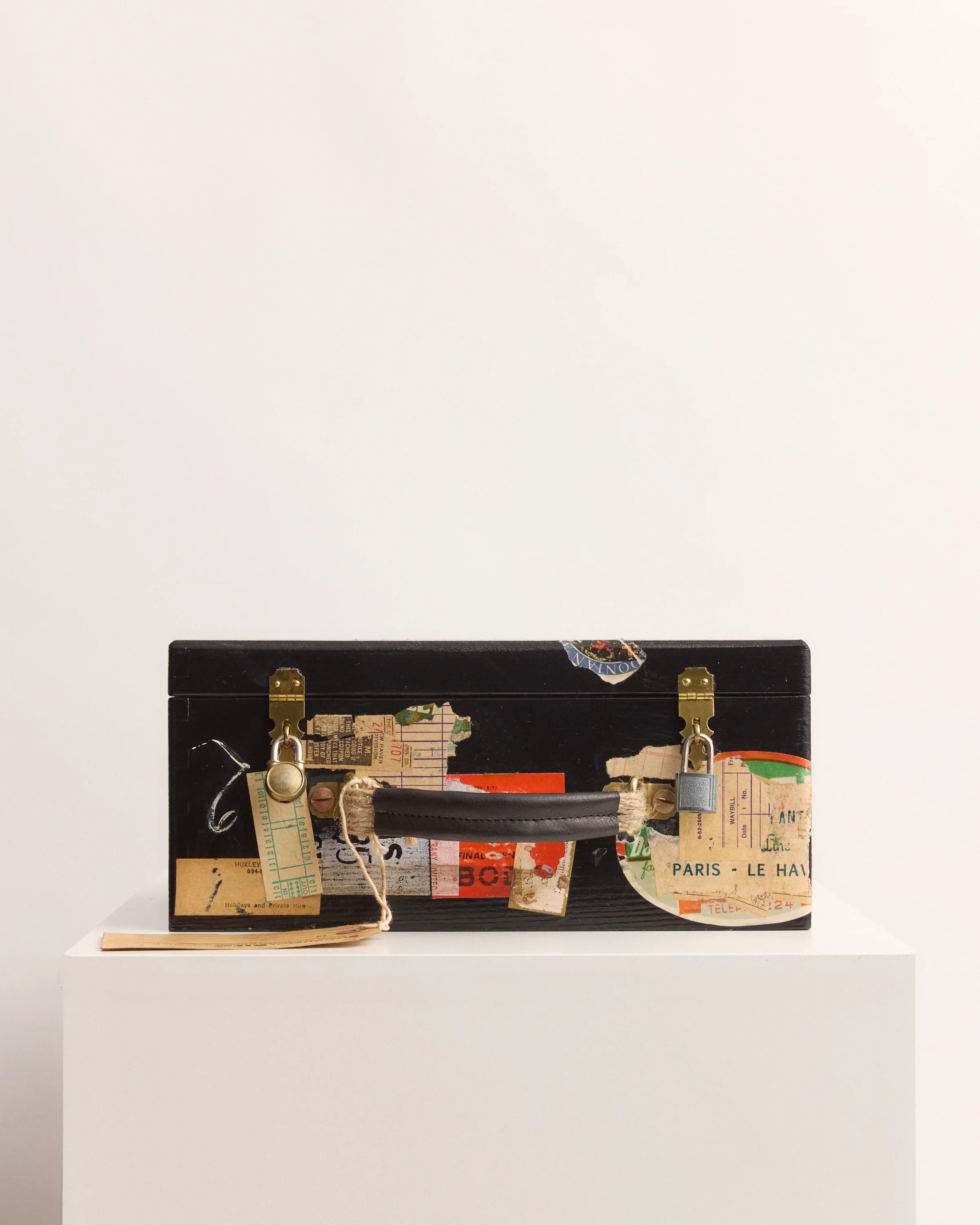 Calder Suitcase Box - Image 8