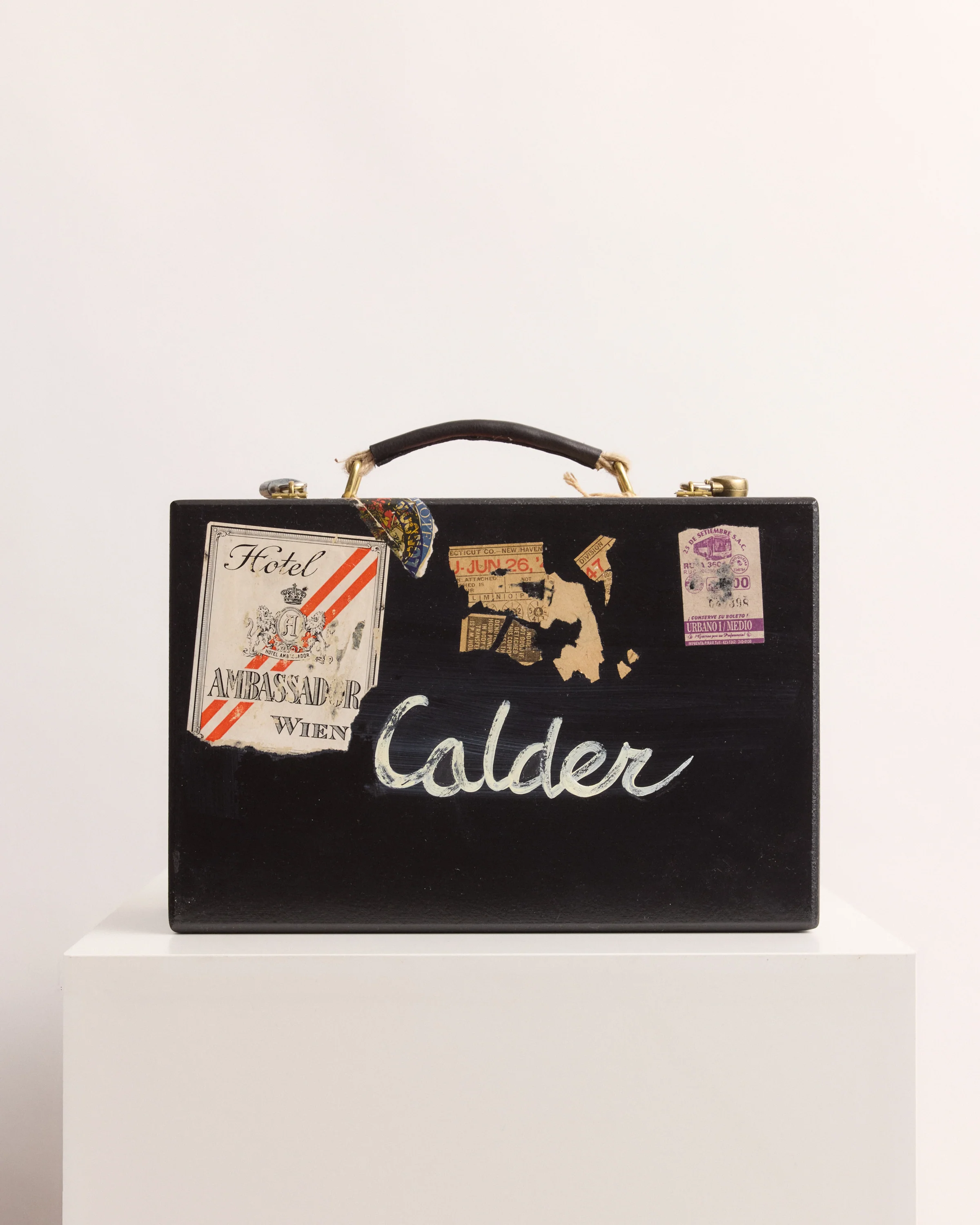 Calder Suitcase Box - Image 9